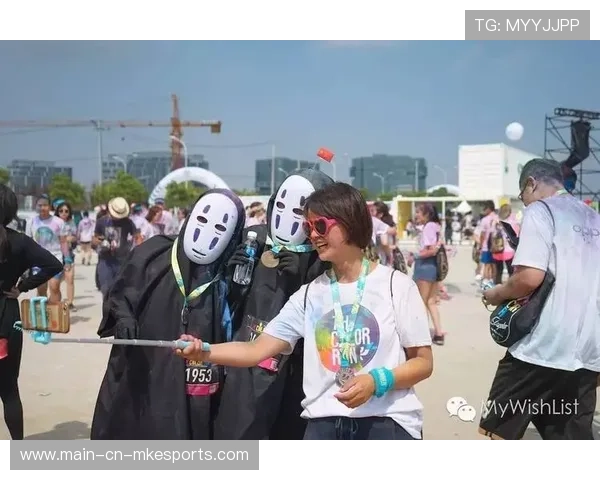 花样游泳表演与交响乐团合作成为剧场级演出